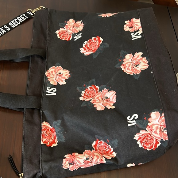 Victoria’s Secret Large Floral Weekend Travel Tote Bag - Picture 6 of 17